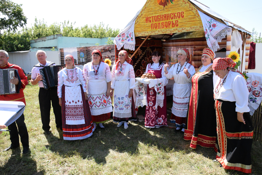 В Губкинском округе прошел межрегиональный фестиваль деревенской культуры «Губкин-Гурт»